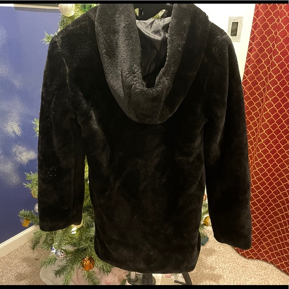 Cozy Black Faux Fur Jacket Size Small - Picture 2 of 2